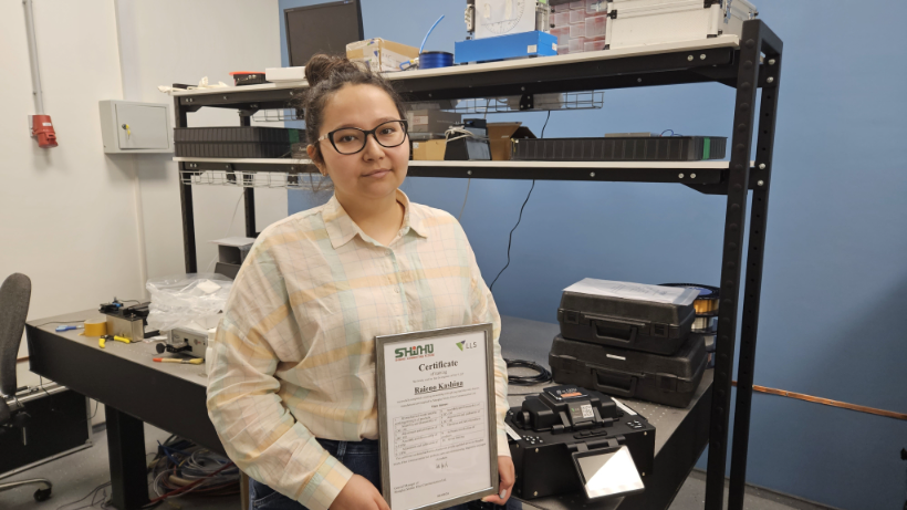 Раъно Кашина с сертификатом прохождения обучения.png