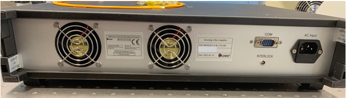 Рисунок 4 – Задняя панель усилителя.png