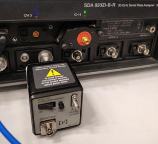 Рис. 4. Подключённый к осциллографу многофотонный детектор.png Рис. 4. Подключённый к осциллографу многофотонный детектор.png