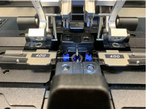 Рисунок 3 – Искривления волокна при неправильной укладке держателей.png