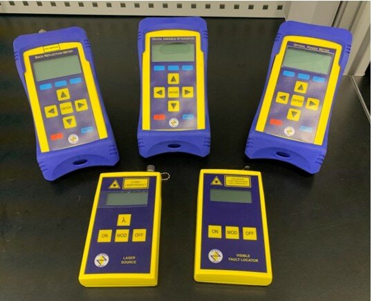 Рисунок 1 – Измерительное оборудование и источники излучения OZ Optics.jpg