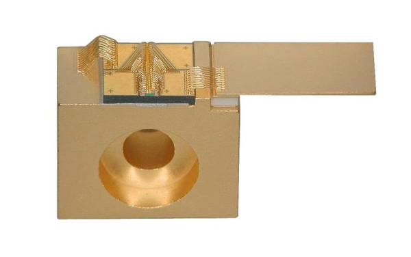 Одиночные C-mount излучатели серии SEС9-9XX