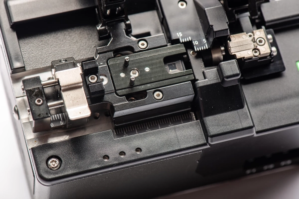 Скалыватель оптического волокна CT110