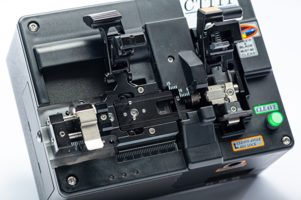 Скалыватель оптического волокна CT111