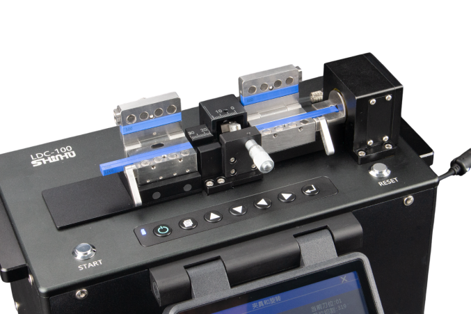 Скалыватель оптического волокна 80-1250 мкм по оболочке с угловым сколом. LDC-101