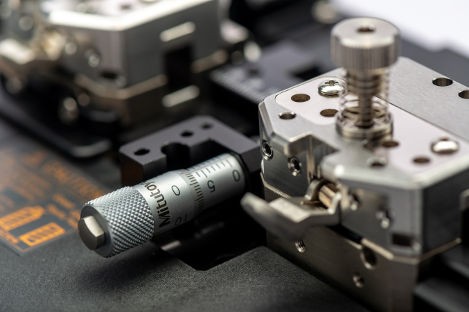 Скалыватель оптического волокна CT114