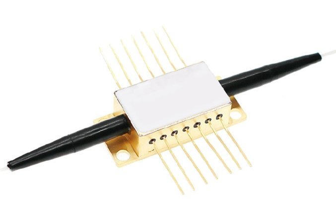 Поляризационно нечувствительный  усилитель на O-band