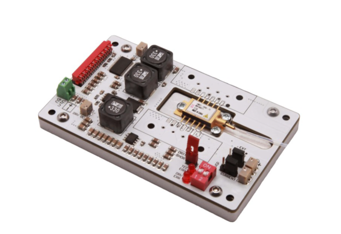 Драйвер для лазерных диодов типа "10-pin - бабочка"