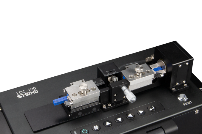 Скалыватель оптического волокна 80-1250 мкм по оболочке с угловым сколом. LDC-101